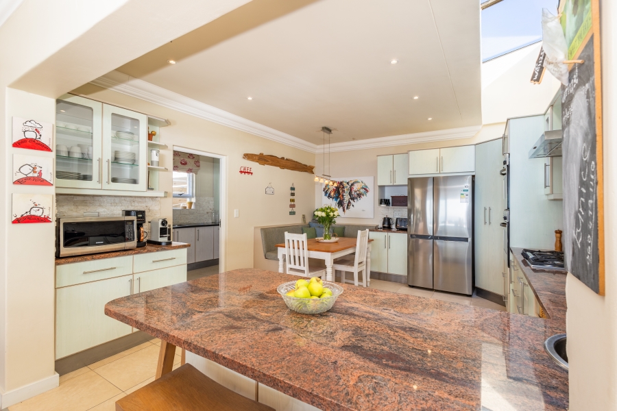 7 Bedroom Property for Sale in Beacon Isle Western Cape